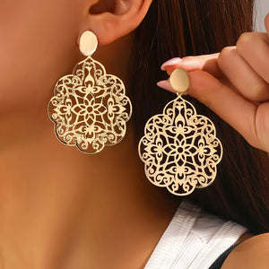 Vintage Hollow Golden Flower Pattern Dangle Earrings Bohemian Vacation Style Alloy Jewelry Delicate Holiday Earrings