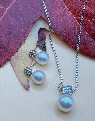 Elegant Set of Pearl Earrings and Necklace
