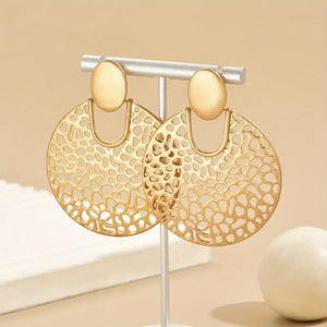 Elegant 18K Gold-Plated Retro Hollow Stud Earrings: Chic Accessory for Every Occasion & Perfect Gift