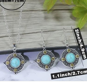 Beautiful Set of Necklace and Earrings with Turquoise Agate