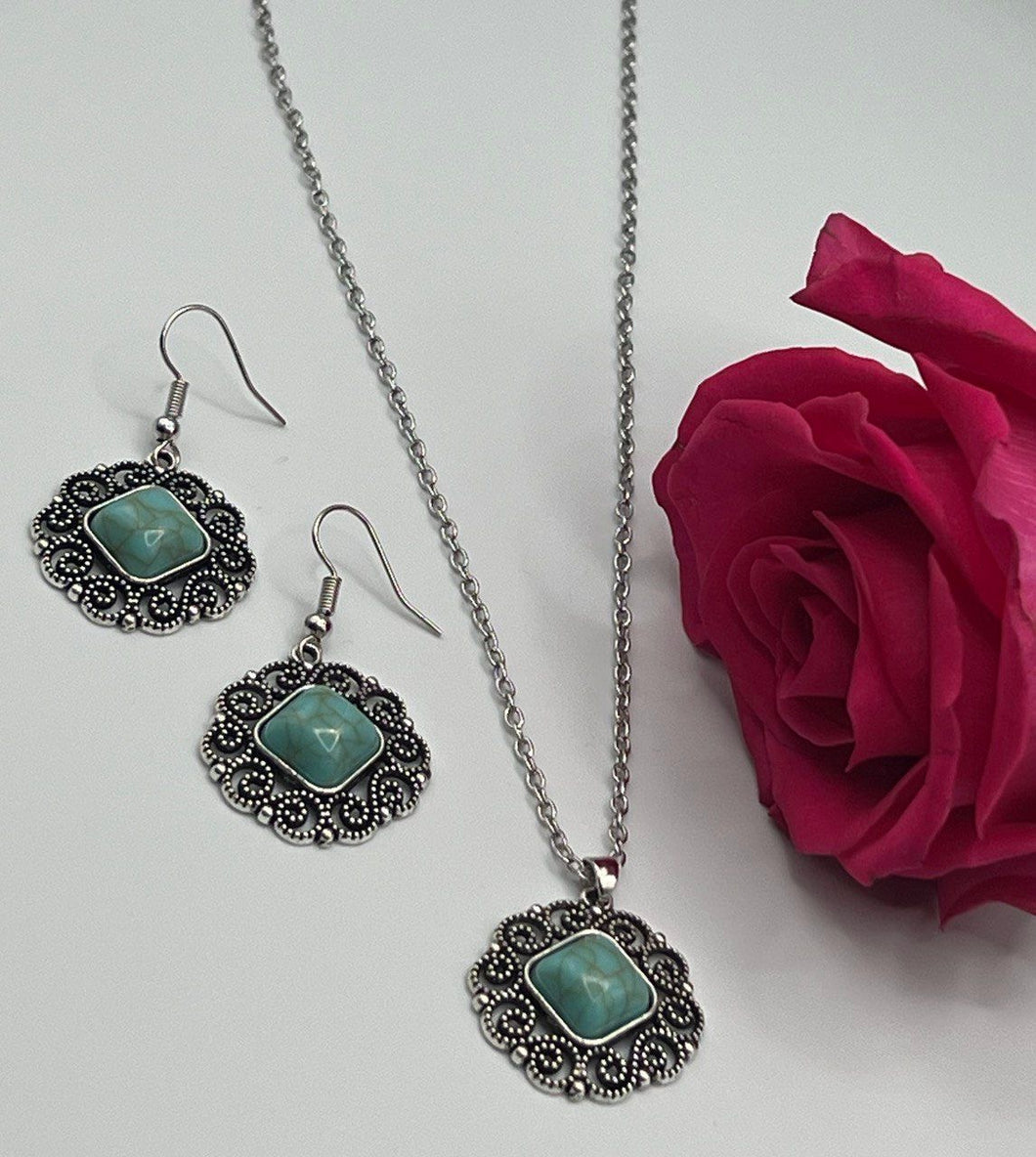 Beautiful Set of Necklace and Earrings with Turquoise Agate