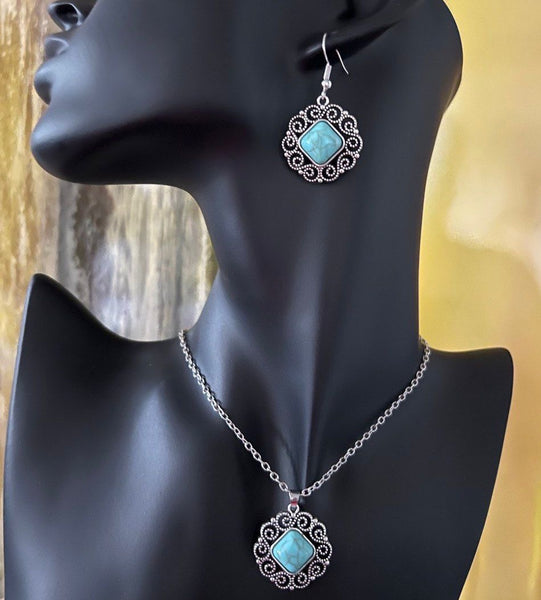 Beautiful Set of Necklace and Earrings with Turquoise Agate