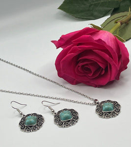 Beautiful Set of Necklace and Earrings with Turquoise Agate