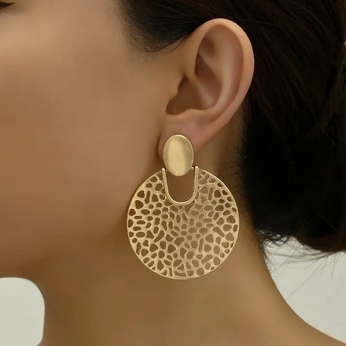 Elegant 18K Gold-Plated Retro Hollow Stud Earrings: Chic Accessory for Every Occasion & Perfect Gift