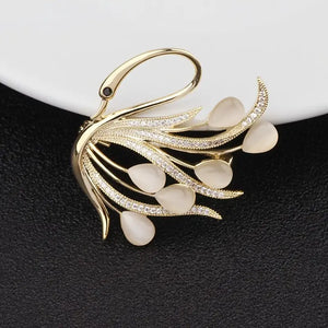 Elegant White K-Plated Swan Brooch - Versatile Fashion Accessory & Perfect Gift, Chic & Stylish