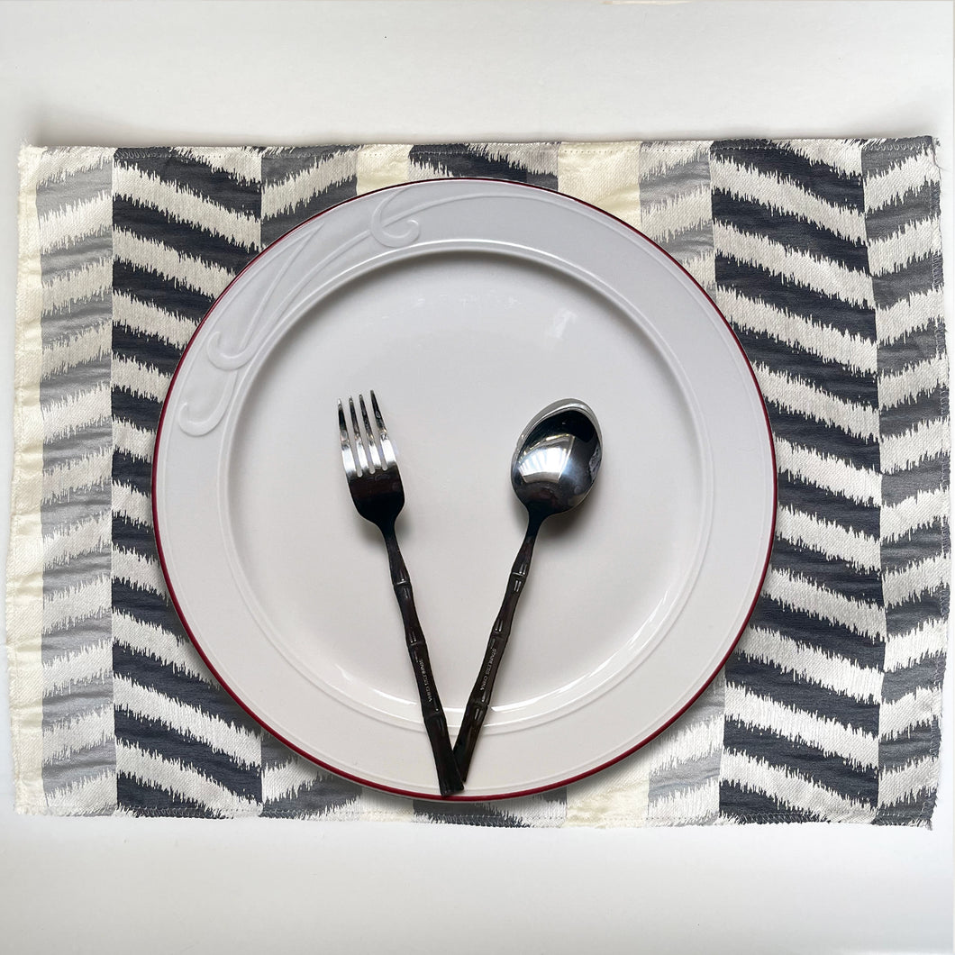 Unique Plate Mats for Your Dining Room, Gypsy - Pack of 4 Beautiful Jacquard Designer Pattern Light-Weight Placemats - Color: Domino