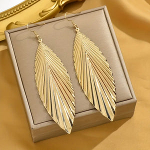 Exquisite Golden Leaf Dangle Earrings - Textured, Vintage-Inspired, Long Drops with Elegant Details