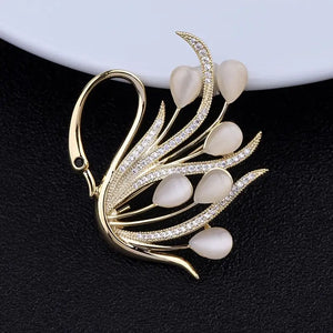 Elegant White K-Plated Swan Brooch - Versatile Fashion Accessory & Perfect Gift, Chic & Stylish