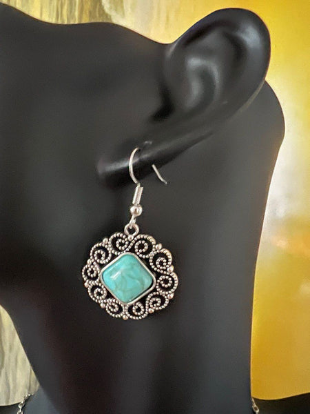 Beautiful Set of Necklace and Earrings with Turquoise Agate