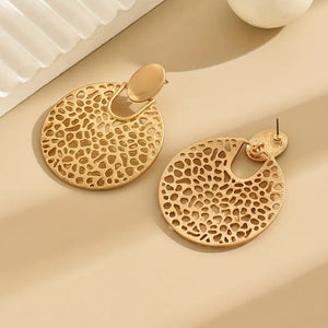 Elegant 18K Gold-Plated Retro Hollow Stud Earrings: Chic Accessory for Every Occasion & Perfect Gift