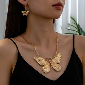 Elegant 3 Pieces Jewelry Set With Faux Pearl & Rhinestone Butterfly Pendant - Necklace And Earring Set