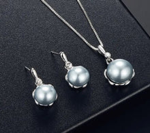 Load image into Gallery viewer, Beautiful Set of Necklace and Earrings with Dark Metallic Pearls