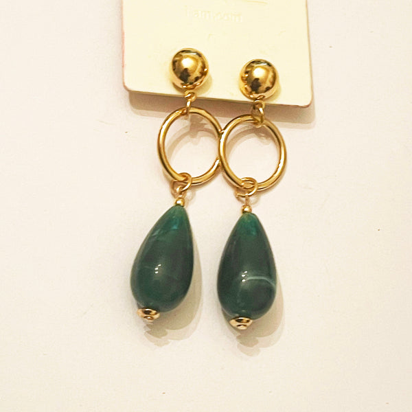 Beautiful Green Oval Dangling Earrings - Perfect for Her